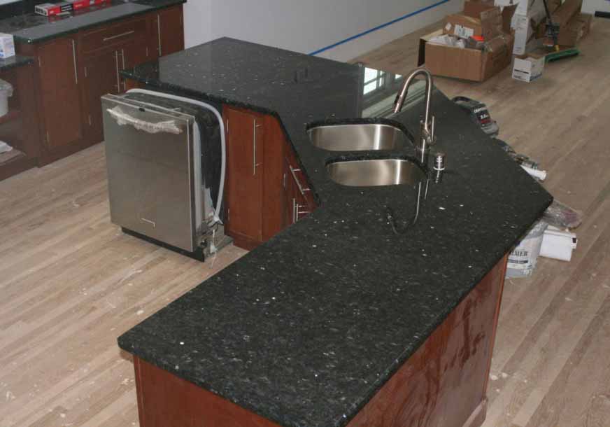 granit-hitam-untuk-interior-ruang-dapur