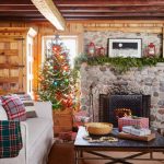 gallery-1447439682-home-for-holidays-tree-1215