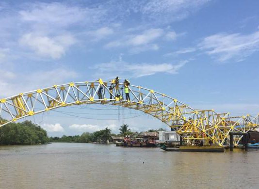 Siap Beroperasi di 2017, Ini Jembatan Apung Pertama di Indonesia
