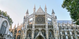 8 Arsitektur Katedral Yang Mirip Dengan Sekolah Harry Potter