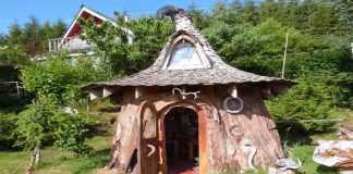Rumah Hobbit Dari Batang Pohon Raksasa. KEREN!!