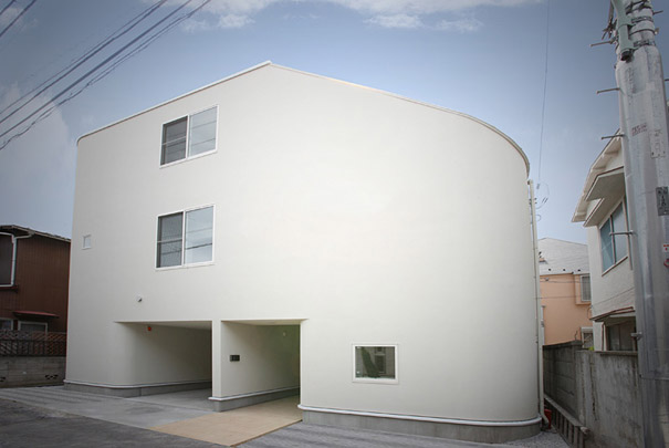 Rumah Luncur / Slide House, Jepang