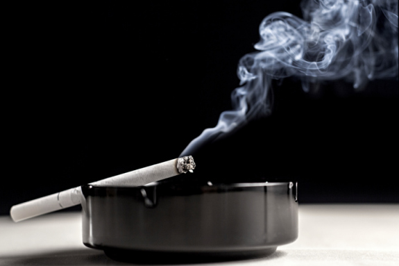 Hilangkan bau asap rokok dirumah anda dengan 4 cara ini