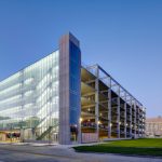 Gedung Parkir Dengan Desain Estetik dan Ciamik Dari Kaca