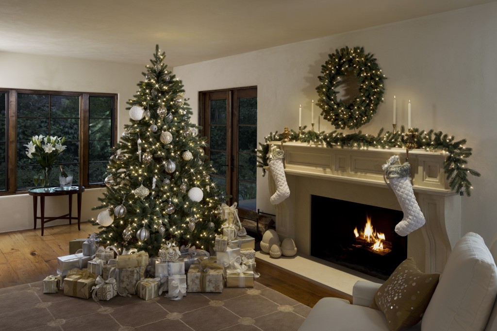 4 Tips Agar Pohon Natal Asli Tetap Segar
