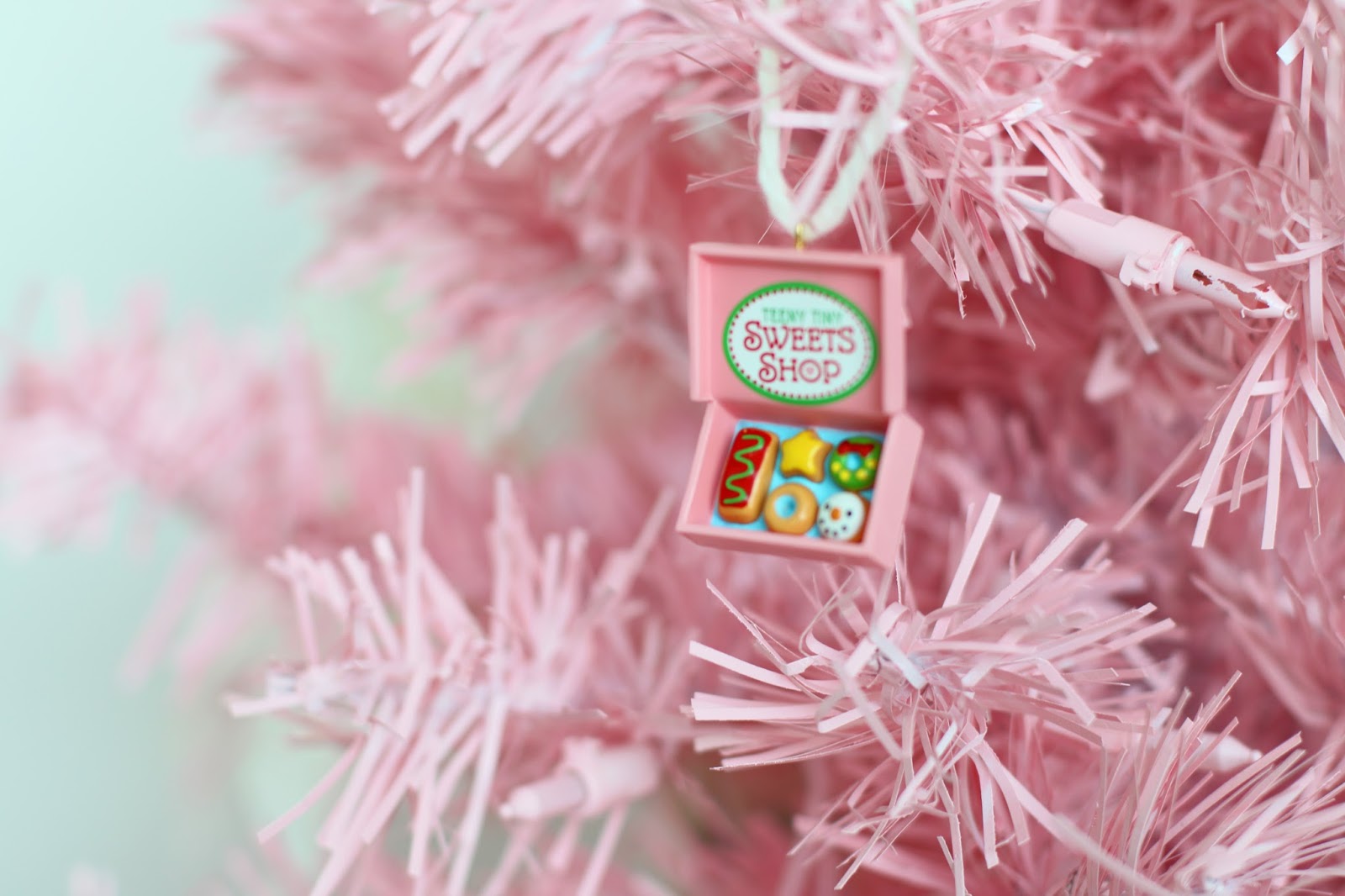 Inspirasi Dekorasi Natal Dengan Nuansa Pink Yang Indah