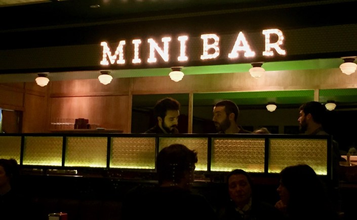 6 Design Mini Bar Yang Bikin Makin Betah Dirumah