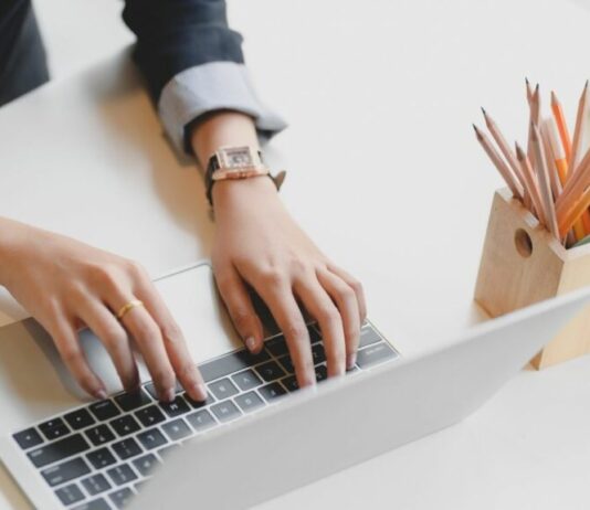 Gaya Hidup Work-from-Home: Mendesain Ruang Kerja Nyaman di Rumah