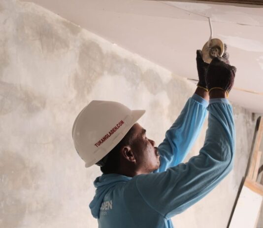 DIY Perbaikan Rumah: Kapan Bisa Sendiri, Kapan Harus Panggil Tukang?
